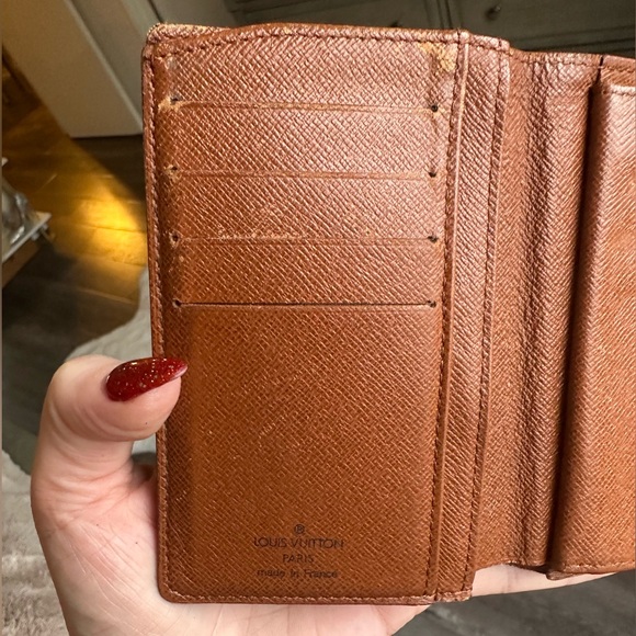 Louis Vuitton kiss lock wallet - Picture 8 of 14